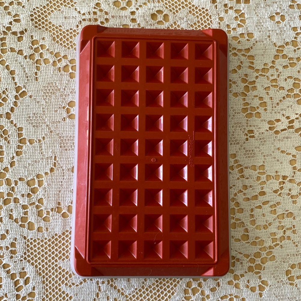 Tupperware Small Marinade Container - Picture 3 of 5